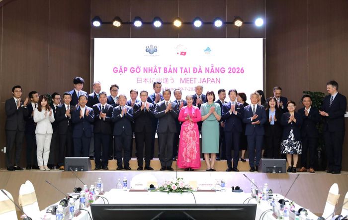 Các đại biểu chụp ảnh lưu niệm. Ảnh: NGỌC HÀ
