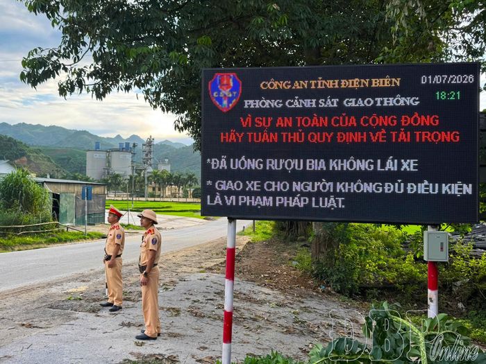 Việc đưa vào sử dụng hệ thống biển điện tử cảnh báo giao thông góp phần xây dựng văn hóa giao thông an toàn.