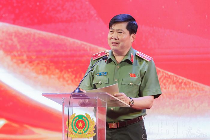 Thiếu tướng Vũ Văn Đấu, Giám đốc Công an tỉnh phát biểu tại chương trình.