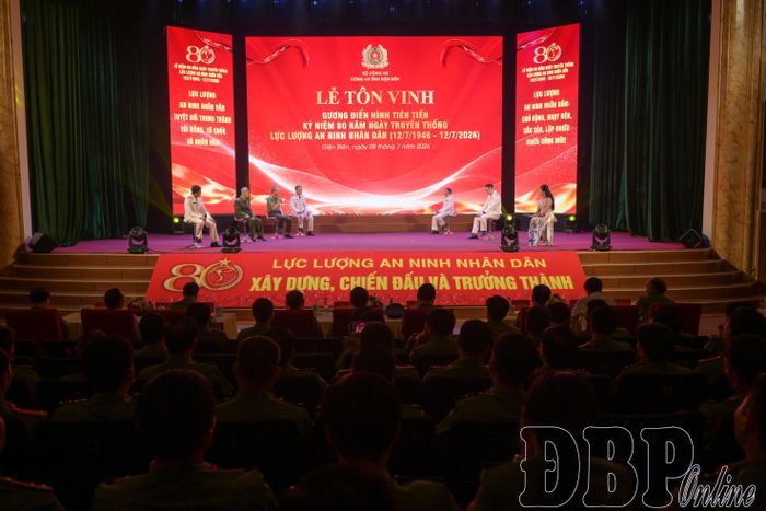 Phần giao lưu với các nhân vật tiêu biểu trong chương trình.
