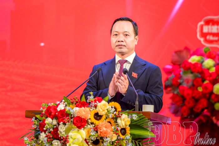 Bí thư Tỉnh ủy Trần Tiến Dũng biểu dương những chiến công đóng góp to lớn của lực lượng An ninh nhân dân tỉnh Điện Biên trong công tác bảo vệ an ninh quốc gia trên địa bàn trong thời gian qua.