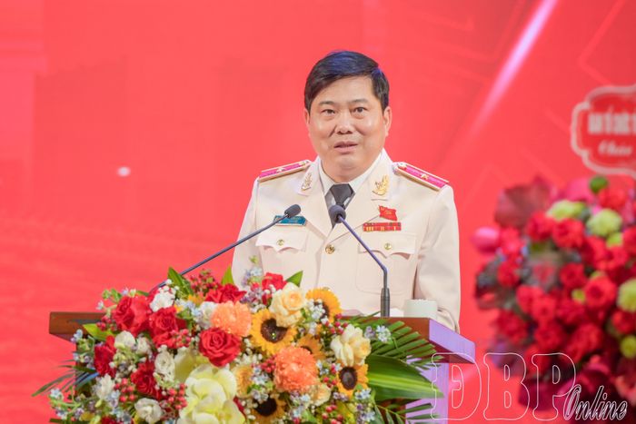 Thiếu tướng Vũ Văn Đấu, Ủy viên Ban Thường vụ Tỉnh ủy, Giám đốc Công an tỉnh phát biểu tại buổi lễ.
