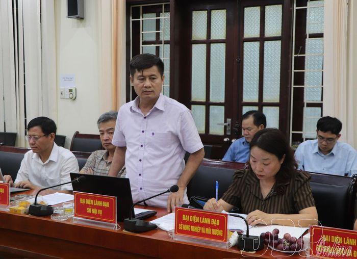 Đại diện Sở Nội vụ tham gia ý kiến tại buổi làm việc.