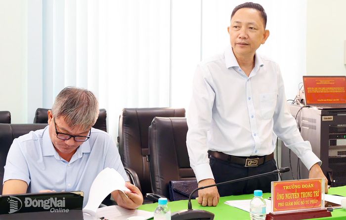 Phó Giám đốc Sở Tư pháp thành phố Đồng Nai Nguyễn Trọng Trí, Trưởng đoàn kiểm tra phát biểu tại buổi làm việc với UBND xã Long Hà. Ảnh: CTV