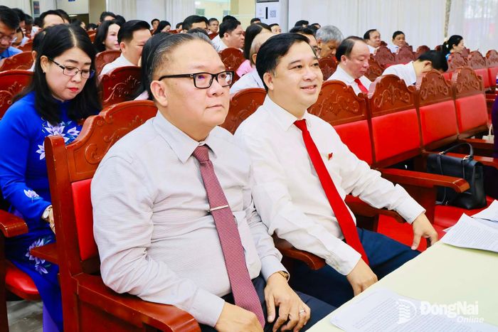 Các đồng chí lãnh đạo thành phố tham dự kỳ họp. Ảnh: Công Nghĩa