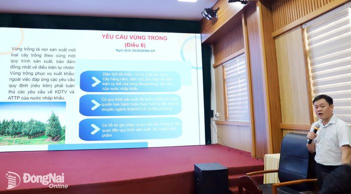 Báo cáo viên triển khai các nội dung tập huấn. Ảnh: B.Nguyên