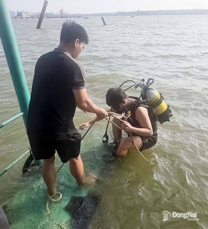 Huấn luyện kỹ năng lặn cho CBCS