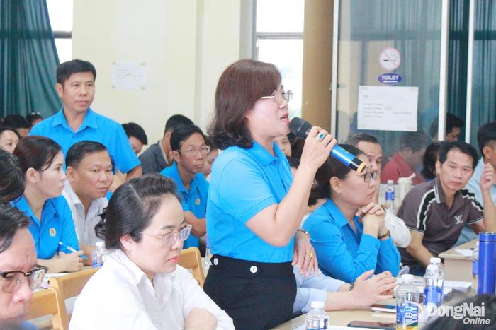 Các cán bộ Công đoàn cơ sở nêu ý kiến tại hội nghị. Ảnh: Nguyễn Hòa