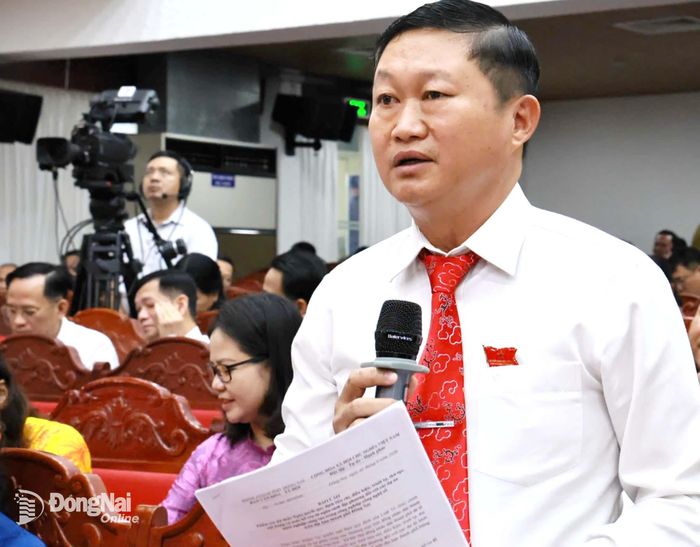 Đại biểu Nguyễn Ngọc Lương, Phó trưởng Ban Văn hóa - Xã hội HĐND thành phố đặt câu hỏi chất vấn liên quan đến lĩnh vực khoa học - công nghệ. Ảnh: Công Nghĩa