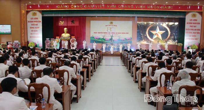 Quang cảnh họp mặt.