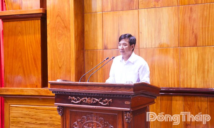 Đồng chí Hồ Thanh Tùng, Giám đốc Trung tâm Khuyến công và Xúc tiến thương mại phát biểu khai mạc hội nghị.