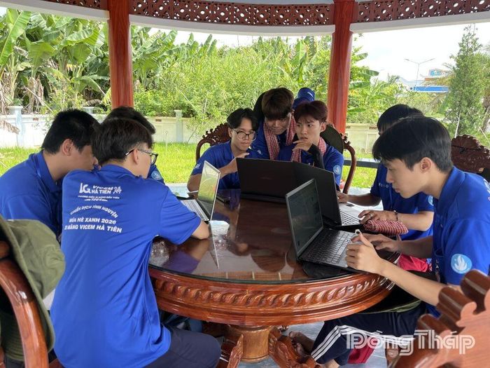 Khảo sát hiện trạng phục vụ xây dựng hồ sơ di tích lịch sử cho Khu mộ Anh hùng lực lượng vũ trang nhân dân Nguyễn Văn Bảy.
