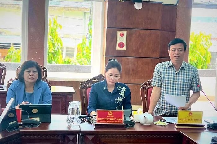  Phó Chủ tịch Thường trực UBND tỉnh Nguyễn Tuấn Thanh giải trình tại phiên họp. Ảnh : Phan Tuấn 