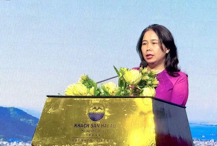 Giám đốc Sở Văn hóa - Thể thao và Du lịch Đỗ Thị Diệu Hạnh ôn lại truyền thống 66 năm xây dựng và phát triển của ngành du lịch Việt Nam. Ảnh: Hoàng Vũ