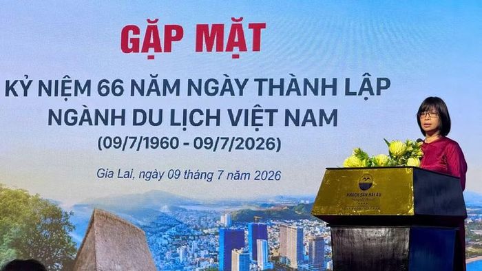 Phó Chủ tịch UBND tỉnh Nguyễn Thị Thanh Lịch ghi nhận, biểu dương những kết quả mà ngành du lịch đạt được. Ảnh: Hoàng Vũ