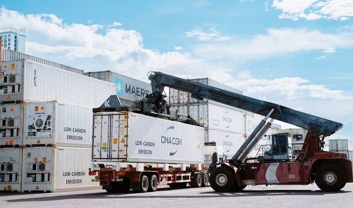 Hãng tàu số 3 thế giới CMA CGM vận chuyển hàng nông sản lạnh tại Cảng Quy Nhơn. Ảnh: ĐVCC