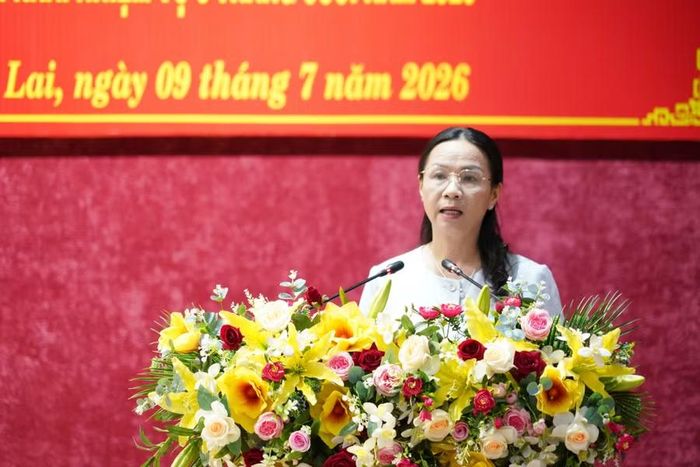  Phó Chủ nhiệm Ủy ban Kiểm tra Tỉnh ủy Lê Bình Thanh báo cáo công tác kiểm tra, giám sát, kỷ luật Đảng 6 tháng; phương hướng, nhiệm vụ 6 tháng cuối năm 2026. Ảnh: N.H 