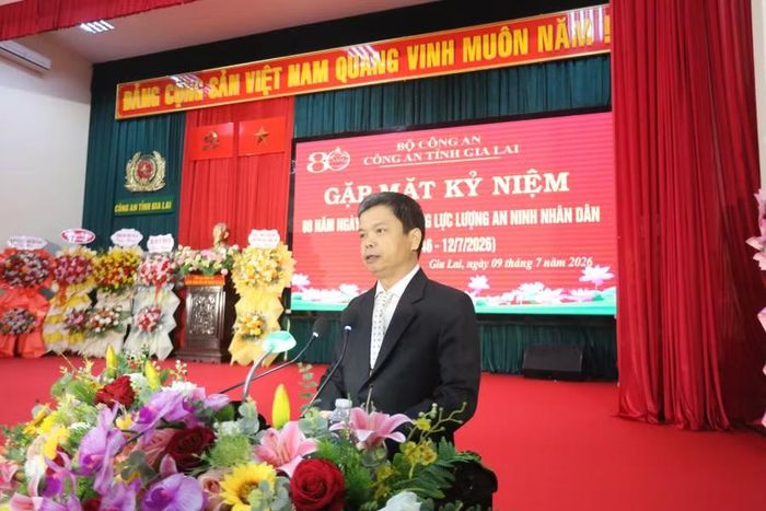 Phó Chủ tịch UBND tỉnh Nguyễn Hữu Quế phát biểu tại buổi gặp mặt. Ảnh: Văn Ngọc