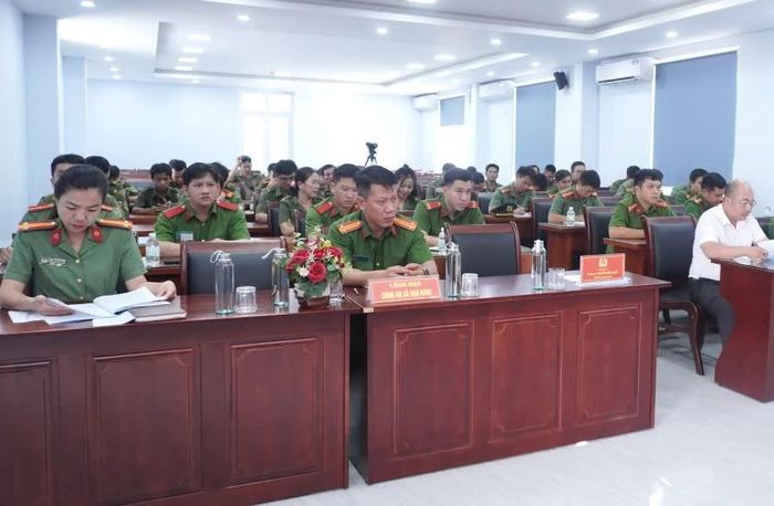 Các đại biểu tham dự hội nghị.