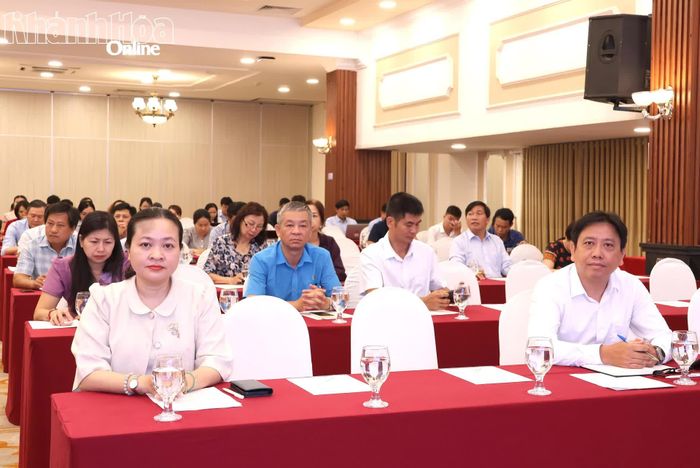 Các đại biểu tham dự hội nghị.
