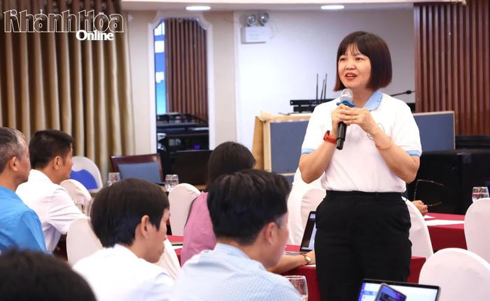 Đại diện Trường Đại học Nha Trang nêu ý kiến tại hội nghị.