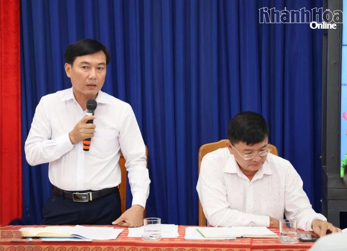 Phó Giám đốc Báo và Phát thanh, Truyền hình Khánh Hòa Trần Văn Thanh phát biểu tại hội nghị.