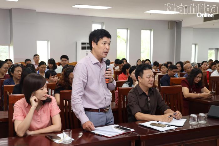 Lãnh đạo Phòng Chuyên đề phát biểu.