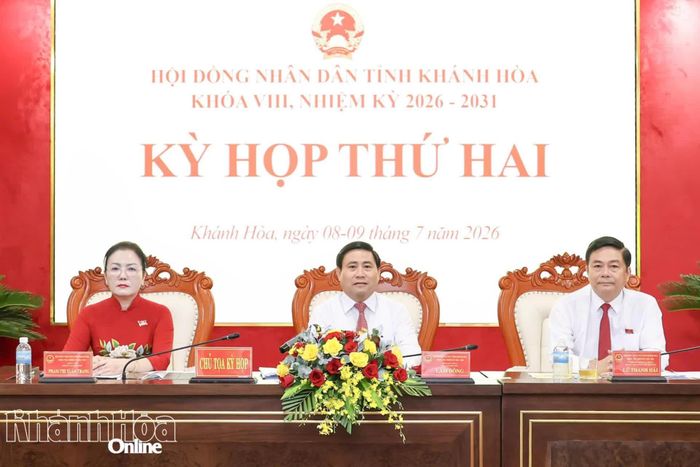 Chủ tọa điều hành phiên chất vấn - trả lời chất vấn và bế mạc kỳ họp.