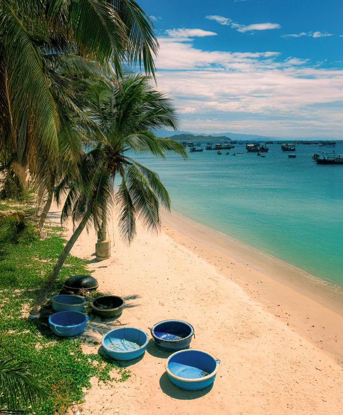 Một góc bãi biển Dốc Lết. Ảnh: QUANG ANH