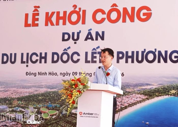 Lãnh đạo Ban Quản lý Khu kinh tế và Khu công nghiệp tỉnh phát biểu.