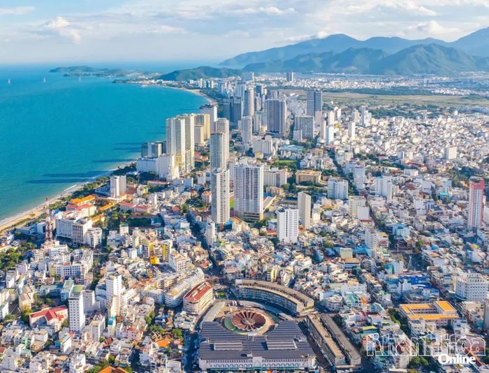 Một góc khu vực Nha Trang nhìn từ trên cao. Ảnh: VƯƠNG MẠNH CƯỜNG