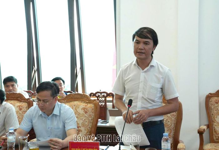 Đồng chí Nguyễn Quang Khoa - Giám đốc Ban Quản lý dự án đầu tư xây dựng tỉnh Lai Châu phát biểu tại buổi kiểm tra.