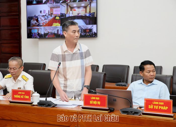 Lãnh đạo Thống kê tỉnh phát biểu tại cuộc họp. 