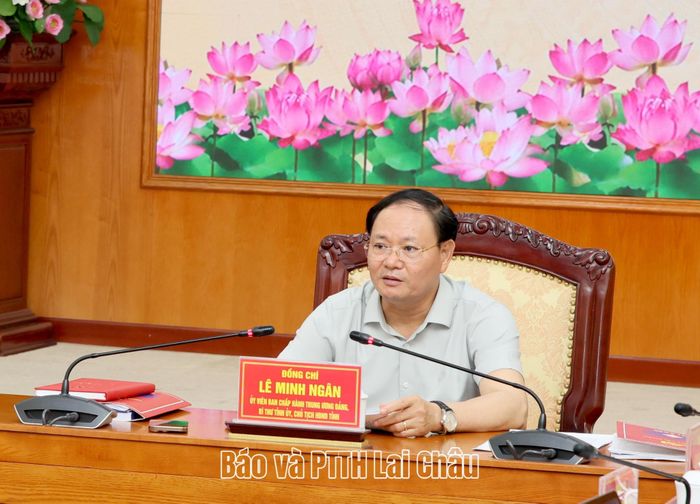 Đồng chí Lê Minh Ngân - Bí thư Tỉnh ủy, Chủ tịch HĐND tỉnh, Trưởng Ban Chỉ đạo tỉnh phát biểu kết luận cuộc họp.