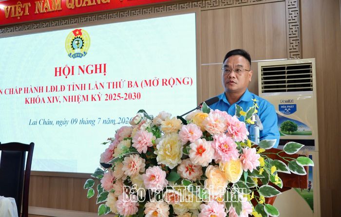 Đồng chí Lương Xuân Trường - Chủ tịch LĐLĐ tỉnh phát biểu bế mạc hội nghị.