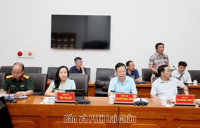 Các đại biểu dự cuộc họp.