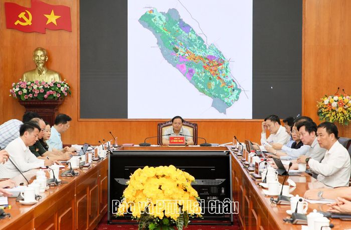 Quang cảnh cuộc họp.