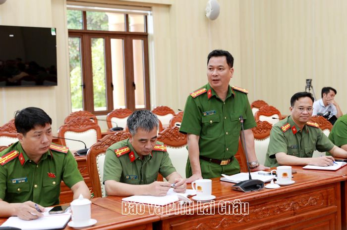 Đại diện đơn vị trực thuộc làm rõ thông tin báo chí quan tâm.