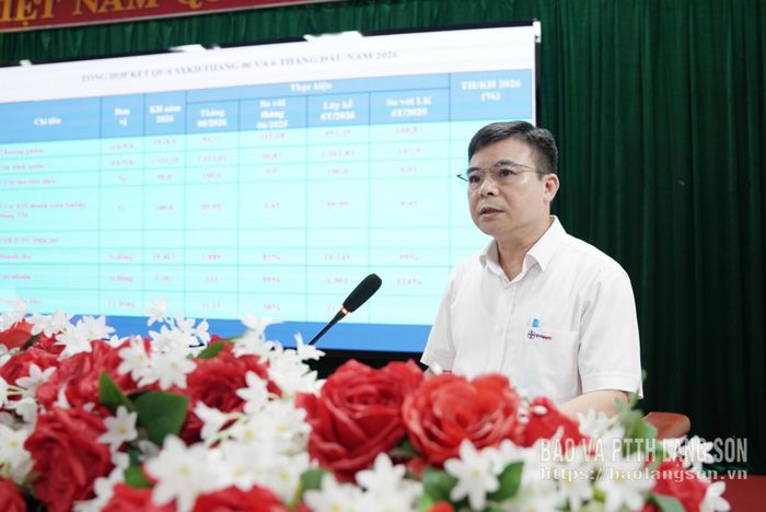 Lãnh đạo Phòng Kế hoạch - Vật tư báo cáo một số nội dung liên quan tại hội nghị