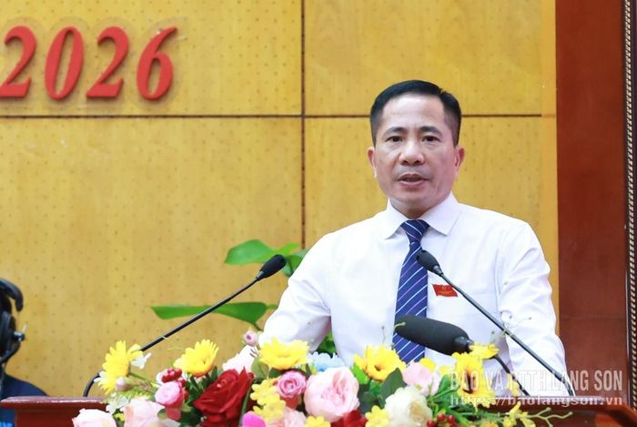 Đồng chí Nguyễn Văn Trường, Phó Chủ tịch HĐND tỉnh điều hành thông qua các nghị quyết tại kỳ họp