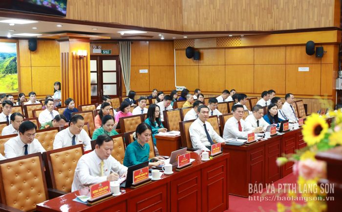 Các đại biểu dự kỳ họp