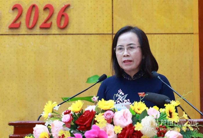 Đồng chí Đoàn Thị Hậu, Phó Bí thư Thường trực Tỉnh ủy, Chủ tịch HĐND tỉnh phát biểu kết luận kỳ họp