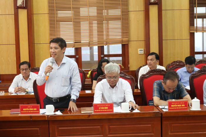 Thành viên Đoàn công tác phát biểu tại buổi làm việc