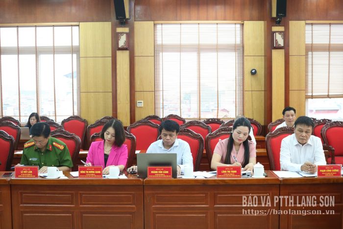 Các đại biểu phường dự buổi làm việc