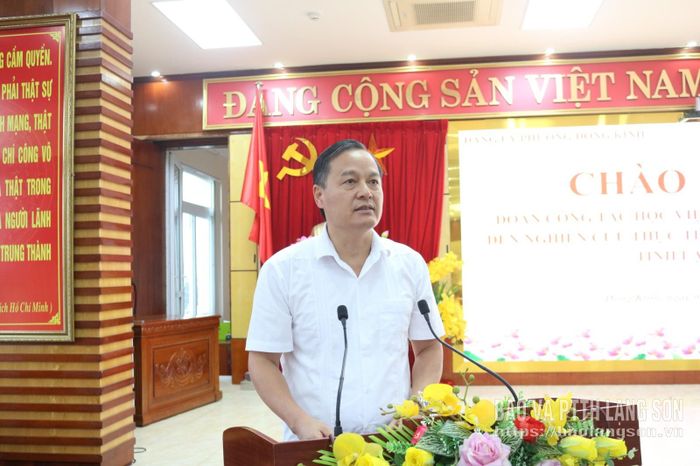 Đồng chí Phùng Quang Hội, Ủy viên Ban Thường vụ Tỉnh ủy, Bí thư Đảng ủy, Chủ tịch HĐND phường phát biểu tại buổi làm việc
