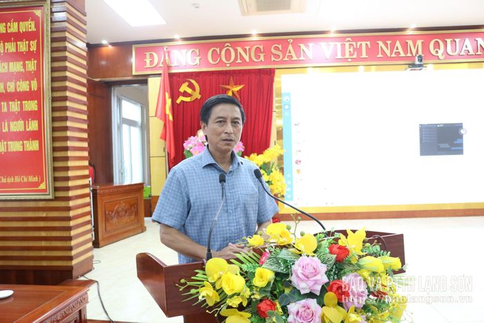 Phó Giáo sư, Tiến sĩ Đoàn Triệu Long, Giám đốc Học viện Chính trị Khu vực III phát biểu tại buổi làm việc