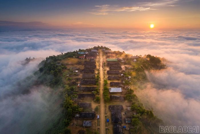 Bản Cu Vai được nhiều du khách ví như "chốn bồng lai tiên cảnh" giữa đại ngàn Tây Bắc.