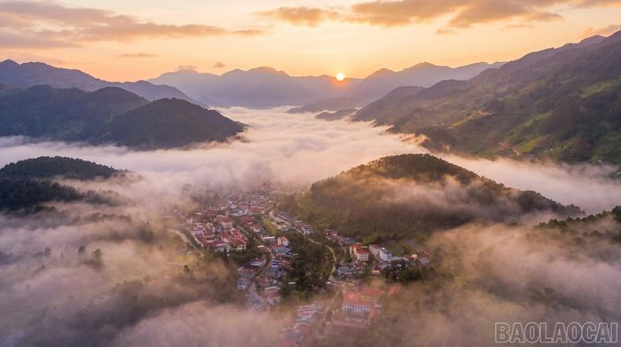 Bình minh trên xã Hạnh Phúc.