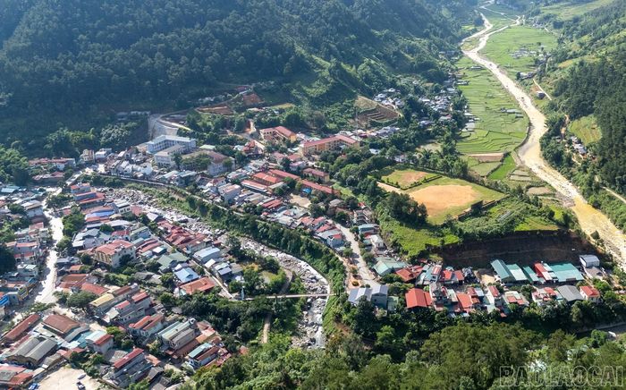 Trung tâm xã Hạnh Phúc.