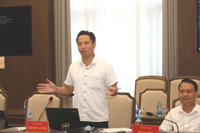 Các đại biểu phát biểu thảo luận tại buổi làm việc.